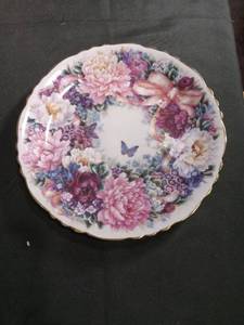 lot 1122 image: Bradford Exchange Circle of Love Collector Plate by Lena Liu