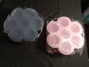 lot 1128 image: Flower Shaped Silicone Ice Cube Mold Set
