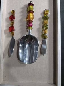 lot 1146 image: Decorative Beaded Serving Utensil Set