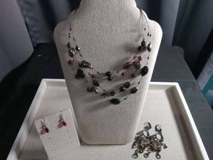 lot 12500 image: 3-Piece Black and Red Crystal Jewelry Set