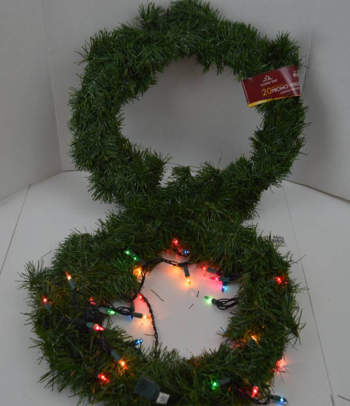 lot 4642 image: 2 Christmas Wreaths (1 Pre Lit, Works and 1 W No Lights)