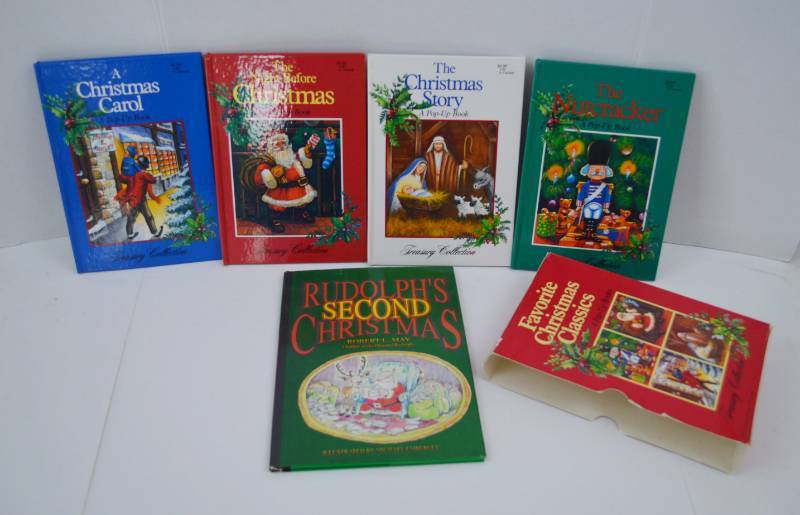 lot 4646 image: Christmas Book Lot (4 Pop Up and 1 Regular)