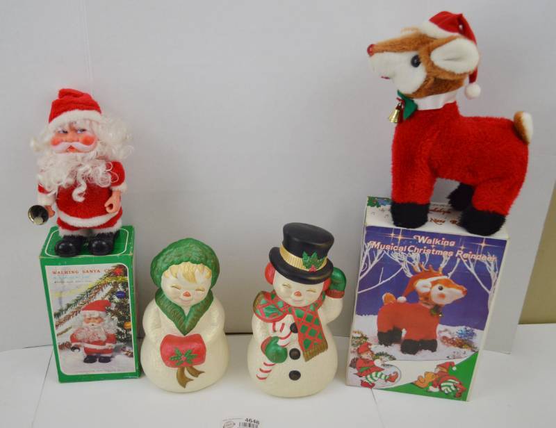 lot 4648 image: Christmas Decor Lot (Unknown Working Condition)