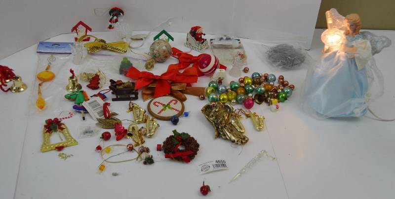lot 4650 image: Christmas Ornament Lot