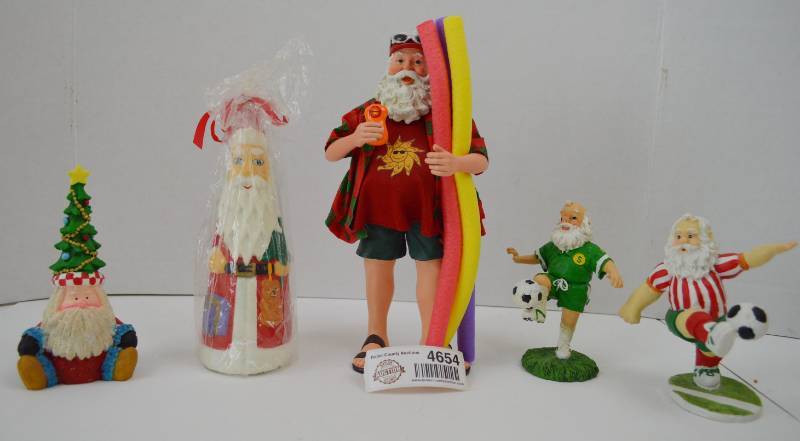 lot 4654 image: Santa Claus Figurine Lot (5)
