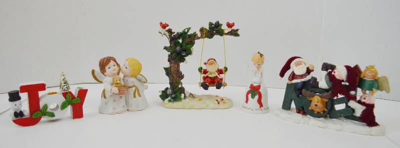 lot 4655 image: Christmas Decor Lot (5)