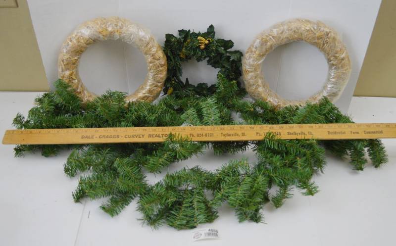 lot 4658 image: Misc Christmas Garland and Wreaths Lot