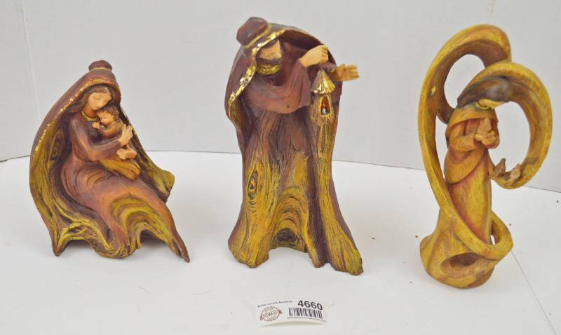 lot 4660 image: Wood Nativity Scene (3 Pieces)