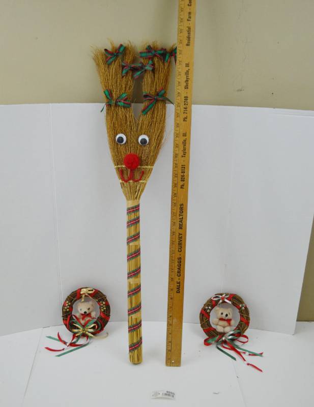 lot 4665 image: Christmas Decor, 2 Wreaths and Broom Reindeer 34