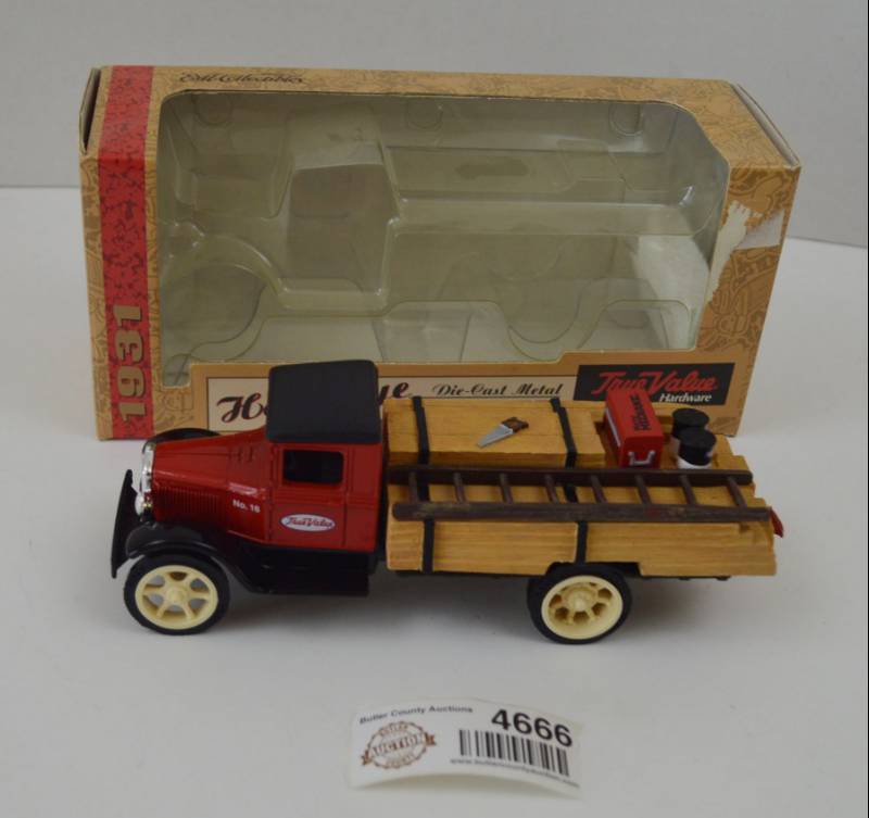 lot 4666 image: 1931 True Value Hawkeye Flatbed Diecast 134 Scale