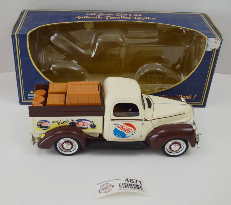lot 4671 image: Pepsi Die Cast Coin Bank Truck W Key 118 Scale