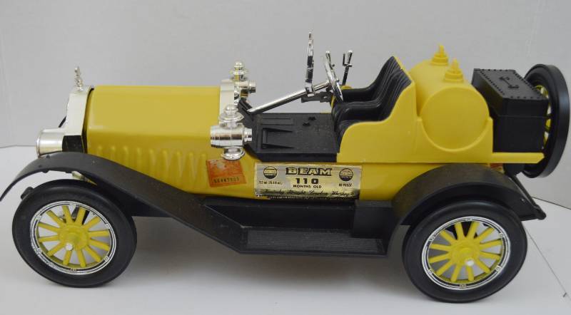 lot 4689 image: Jim Beam Stutz Bearcat Decanter (Seal is Intact, Selling as Bottle Only, No Guarantees On Contents)