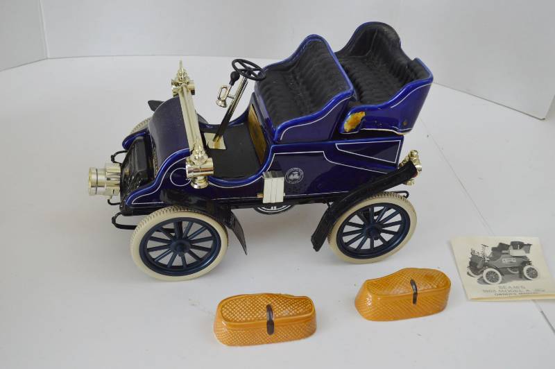 lot 4690 image: Jim Beam 1903 Ford Model A Decanter, Body is Loose (Seal is Broken, Selling as Bottle Only, No Guarantees On Contents)