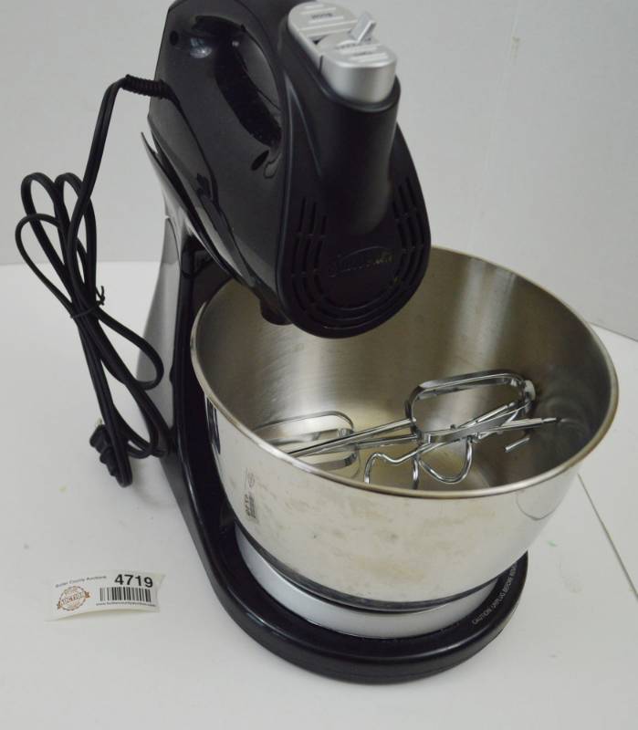 lot 4719 image: Sunbeam StandHand Mixer and Accessories #139604 (Works)
