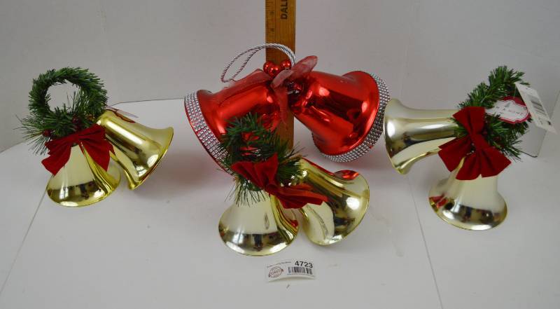 lot 4723 image: Plastic Christmas Decor Bells New With Tags 3 Gold and 1 Red