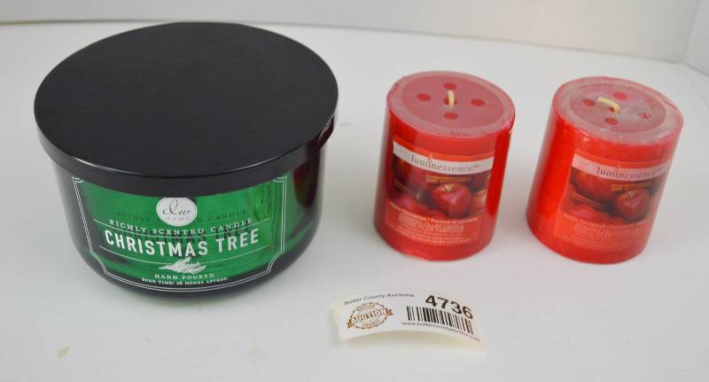 lot 4736 image: 3 New Candles, DW Home Christmas Tree and 2 Luminessence Apple Cinnamon