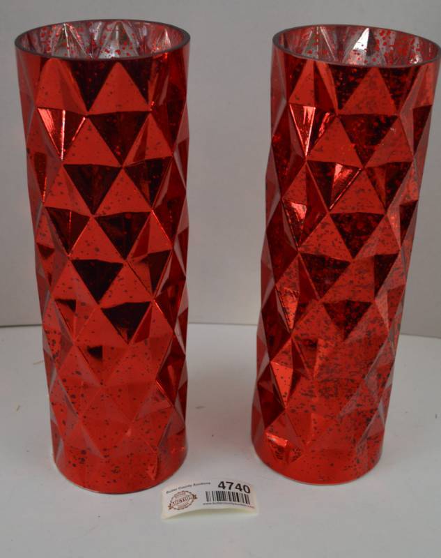 lot 4740 image: Glass Vases 11 34 Tall (2)