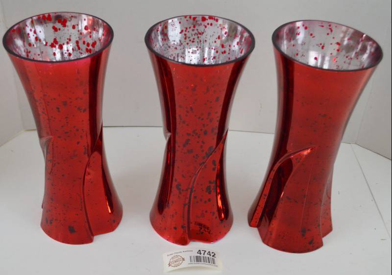 lot 4742 image: Set of 3 Glass Vases 10 Tall (3)