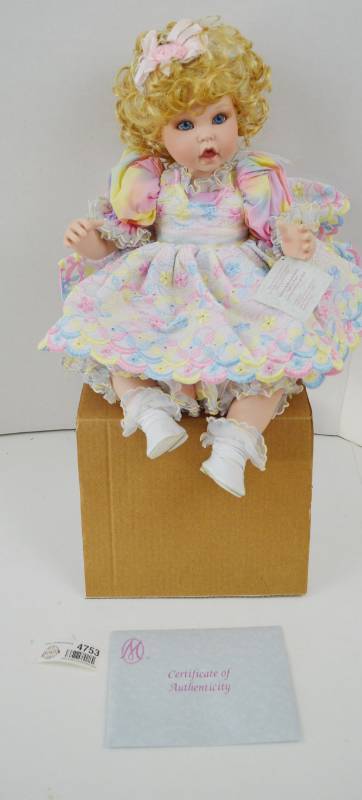 lot 4753 image: Marie Osmond Basket and Blooms Baby W Box