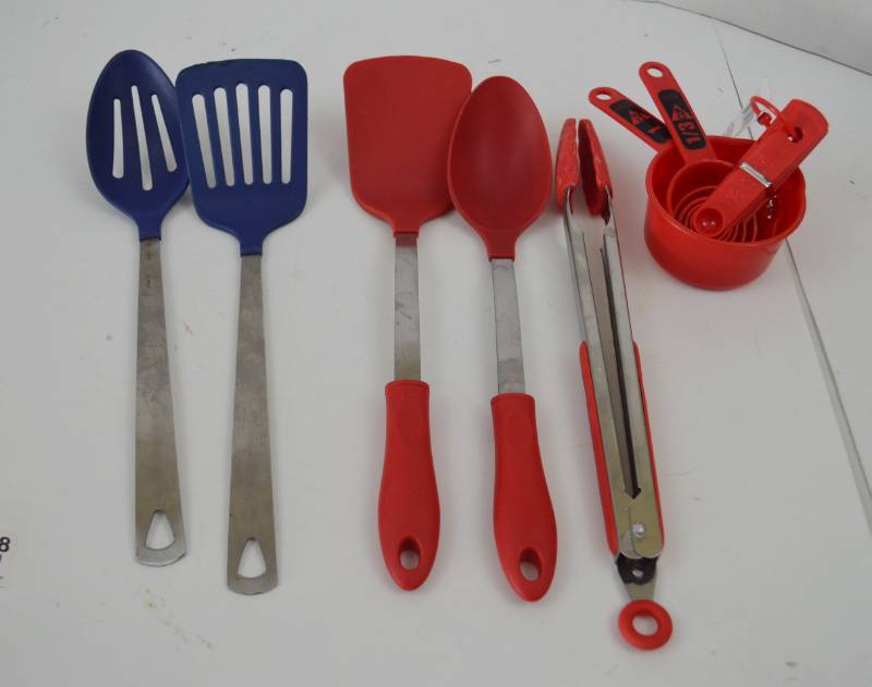 lot 4778 image: Misc. Kitchen Utensil and Measuring CupSpoon Lot