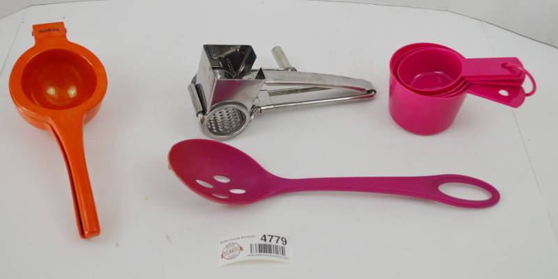 lot 4779 image: Misc. Kitchen Utensil Lot, Sunkist Juicer, Cheese Grater, Measuring Cups