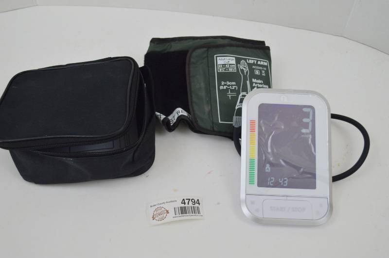 lot 4794 image: Blood Pressure Cuff (Missing Battery Cover, Works)