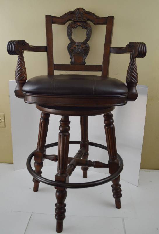 lot 4798 image: Excellent Condition Ashley Furniture Swiveling Bar Stool 30 T To Seat and 46 T to Back