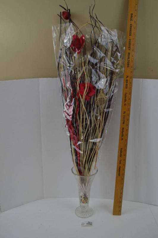 lot 4810 image: Vase and Flower Arrangement 40