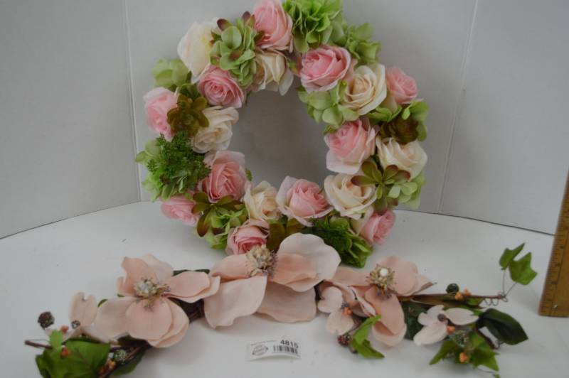 lot 4815 image: Faux Flower Wreath 15 and Wall Hanging Flower Arrangement