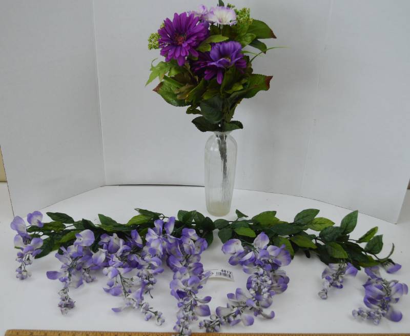 lot 4817 image: Faux Flower Arrangement In Vase w Wall Hanging Flower Arrangement