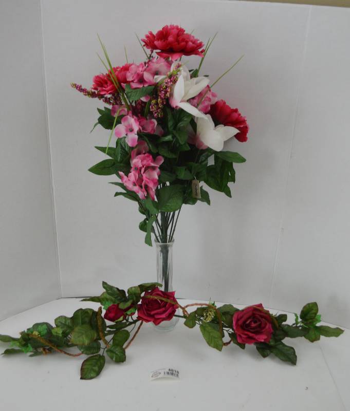 lot 4818 image: Faux Flower Arrangement In Vase w Wall Hanging Flower Arrangement