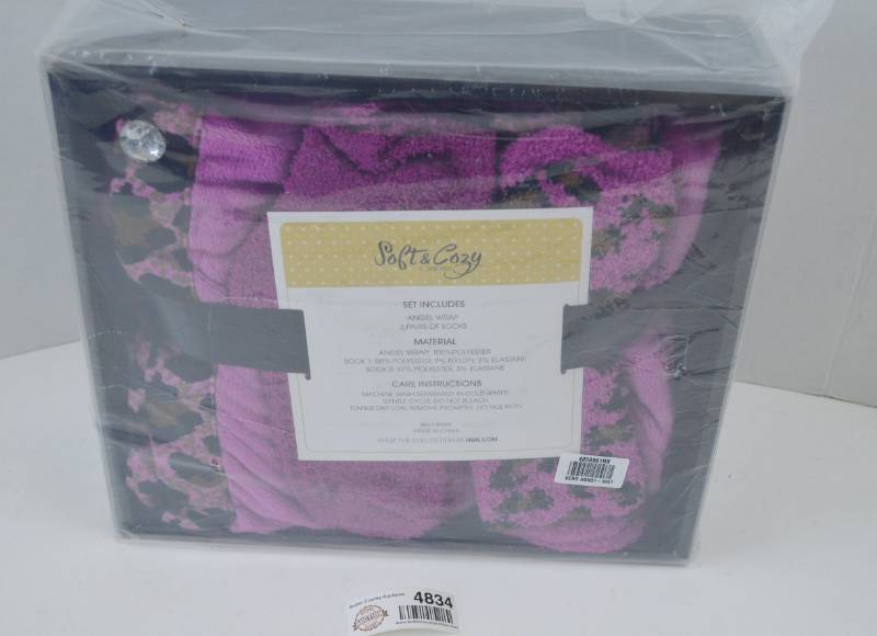 lot 4834 image: New In Package Gift Box Set, Includes 2 Pair Fuzzy Socks and Soft Blanket