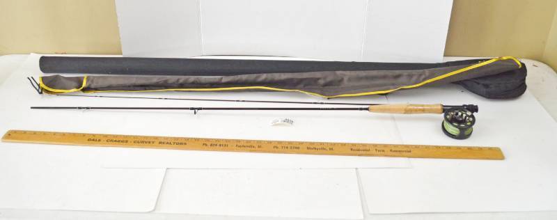 lot 4836 image: Fly Fishing Pole W Hard Carrying Case DC765 7.5 #5 Line