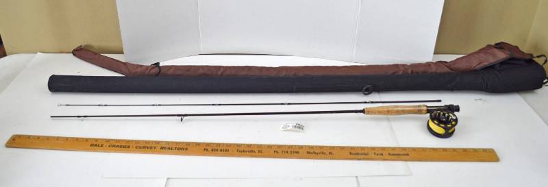 lot 4837 image: Fly Fishing Pole W Hard Carrying Case DC704 7 #4 Line