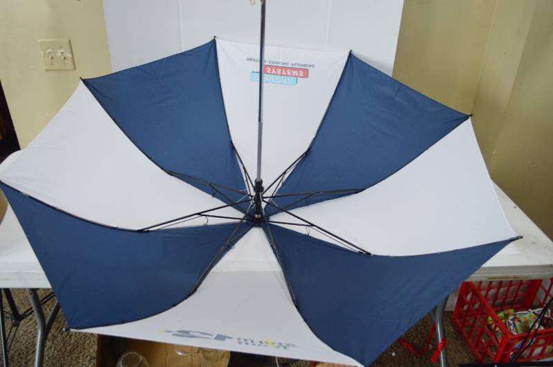 lot 4844 image: 46 Umbrella (Appears New)