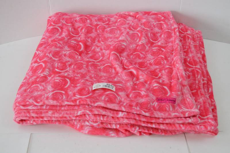 lot 4845 image: Betsy Johnson Pink Rose Throw Queen()