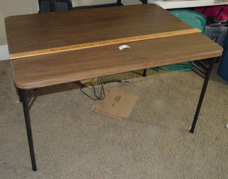 lot 4863 image: 33.5 x 4 Folding table