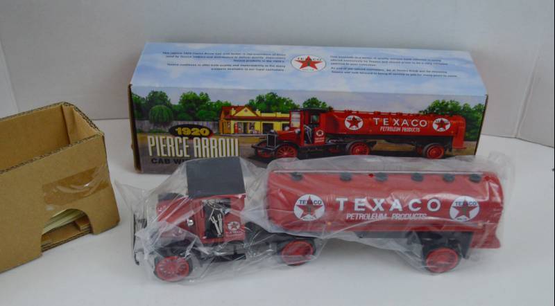 lot 4873 image: Texaco 1920 Pierce Arrow Cab w Tanker In Box Collectors Series 16