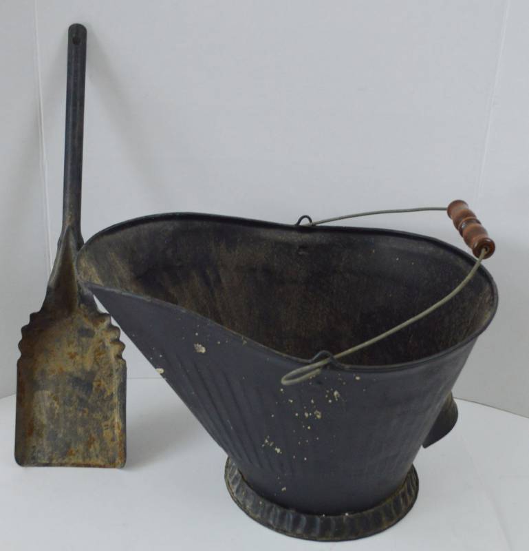 lot 4917 image: Fireplace Ash Bucket and Shovel