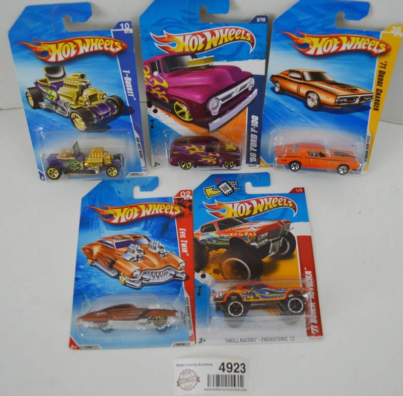 lot 4923 image: Lot Of 5 Hot Wheels New In Box