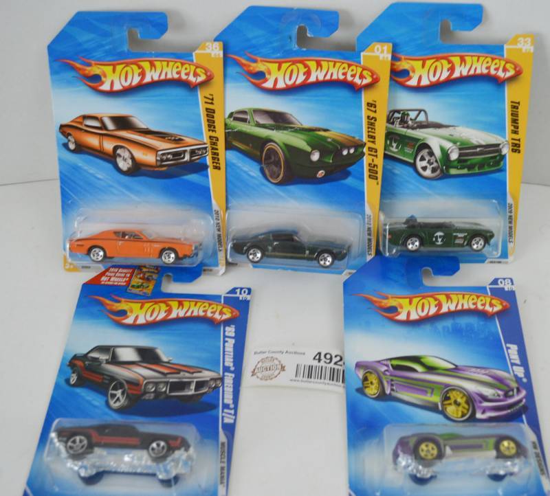 lot 4924 image: Lot Of 5 Hot Wheels New In Box