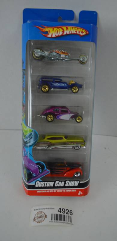 lot 4926 image: Box of 5 New Hot Wheels