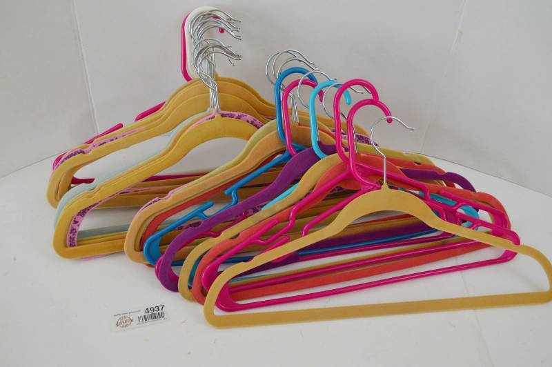 lot 4937 image: Lot of 23 Velvet and 7 Plastic Hangers