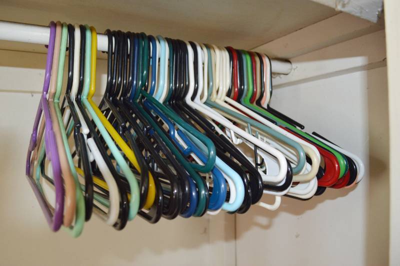 lot 4941 image: 50 Plastic Hangers