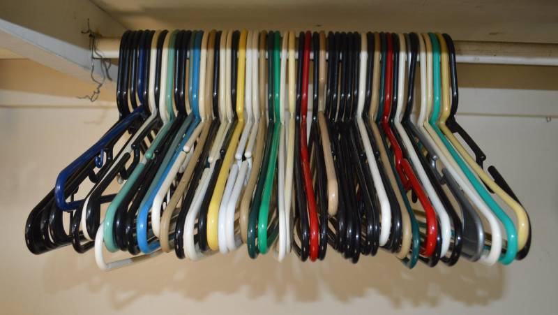 lot 4942 image: 50 Plastic Hangers