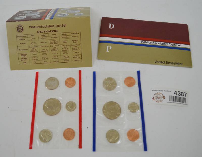 lot 4928 image: 19841994 Uncirculated Collectors Coin Set (Red1984, Blue1994)