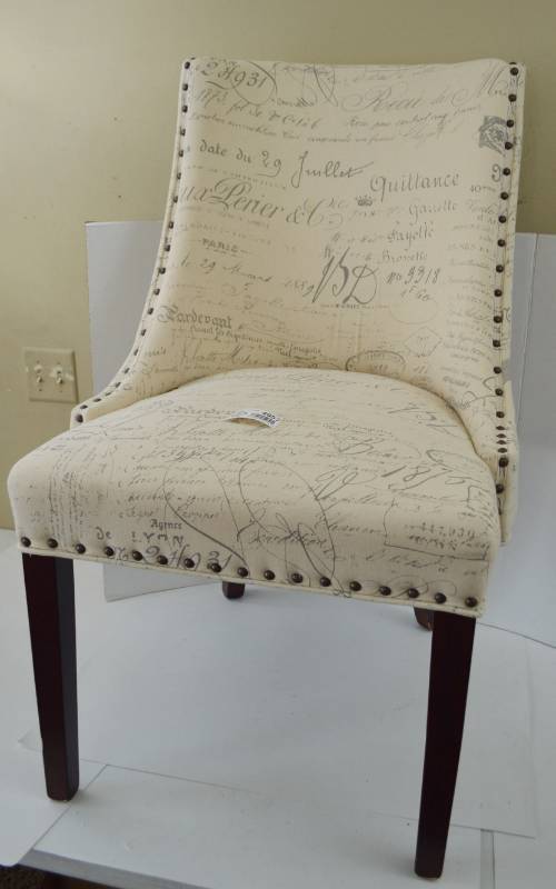lot 4957 image: Excellent Condition DiningLiving Room Chair 19 T To Seat 37 T To Back and 23 W