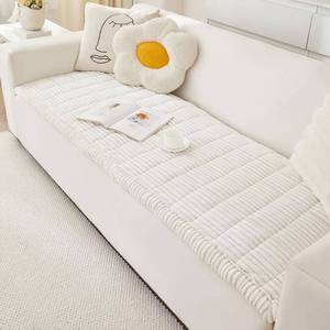 lot 321147 image: Couch Cover for Dogs Washable, Fuzzy Pet Couch Covers for 3 Cushion Sofa Pet Friendly, Non Slip Sofa Cover (White, 27.6 x 5970 x 150cm)