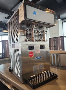 lot 17827 image: Taylor Commercial Frozen Drink Machine - Model 432-27