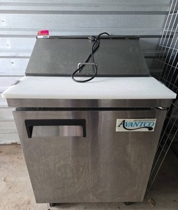 lot 17842 image: Avantco Commercial Prep Table Refrigerator - Model 178APT27HC
